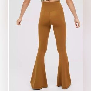 Aerie OFFLINE Real Me high-waisted flare leggings brown/mustard M